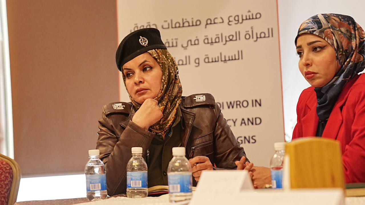 You are currently viewing ( بمناسبة حملة الـ16 يوماً من النشاط لمناهضة العنف ضد المرأة )بتاريخ 28 نوفمبر 2022 اقامت منظمة WTDC وبالتعاون مع OXFAMالجلسة الحوارية الأولى لبرنامج مسار الأحالة التي استهدفت وزارة الداخلية ( مديرية حماية الأسرة والطفل و الشرطة المجتمعية) تناولت الجلسة موضوع مسار الأحالة والخدمات التي تقدمها وزارة الداخلية الى النساء الناجيات من العنف والتحديات التي تواجههم في تقديم الدعم وتوصيات للضحايا وكيفية التغلب عليها،، لتقديم خدمات افضل للناجيات من العنف ،، كانت الورشة تشاركية <a></a>وفعالة واختتمت الجلسة بتقديم توصيات من قبل وزارة الداخلية فيما يتعلق بخطة مسار الأحالة وتقديم الدعم للناجيات من العنف